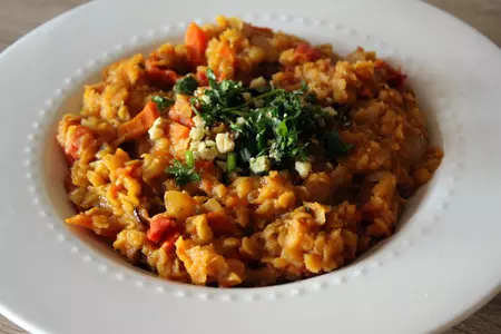 Пряная красная чечевица с кинзой и грецким орехом: шаг 9