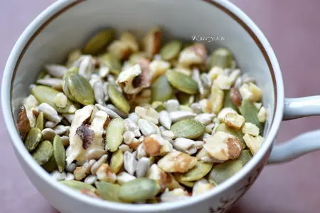 Пшенично-ржаной тыквенный хлеб с семечками и орехами  (рецепт для хлебопечки): шаг 2
