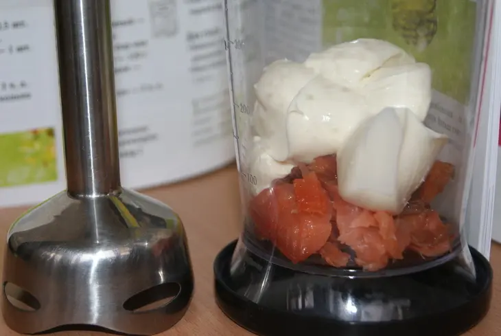 Салат с муссом из копченного лосося от оскара кучеры: шаг 5