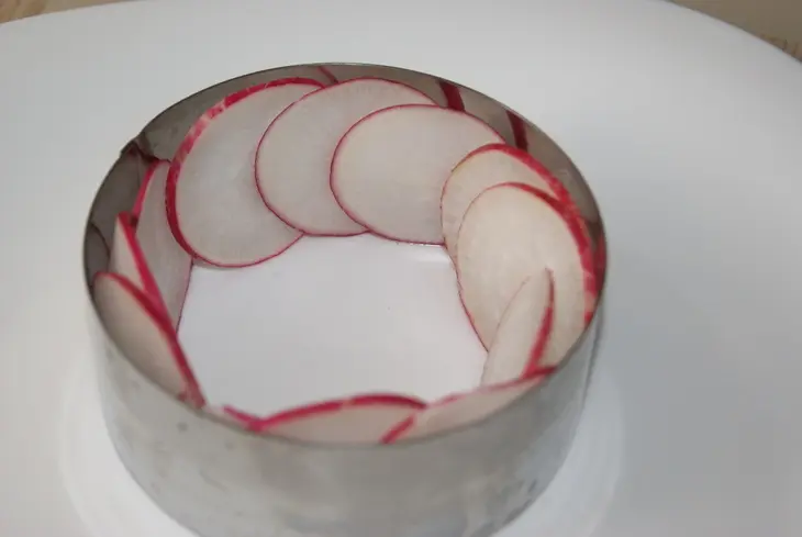 Салат с муссом из копченного лосося от оскара кучеры: шаг 7