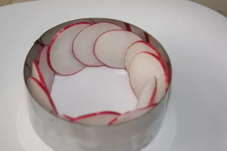 Салат с муссом из копченного лосося от оскара кучеры: шаг 7