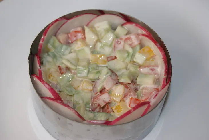 Салат с муссом из копченного лосося от оскара кучеры: шаг 8