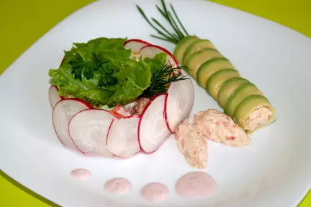 Салат с муссом из копченного лосося от оскара кучеры: шаг 9