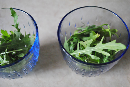 Легкий салат с рукколой,  перловкой и свежими овощами «настоящая жемчужинка»: шаг 3