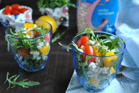 Легкий салат с рукколой,  перловкой и свежими овощами «настоящая жемчужинка»: шаг 4
