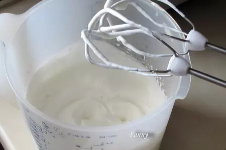 Сливочно-йогуртовый десерт с черной смородиной: шаг 3