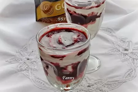 Сливочно-йогуртовый десерт с черной смородиной: шаг 6