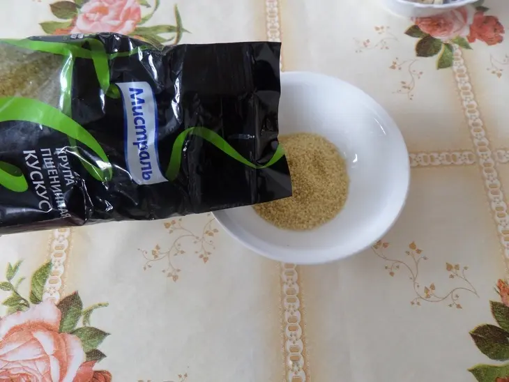 Кускус с сухофруктами и орехами: шаг 1