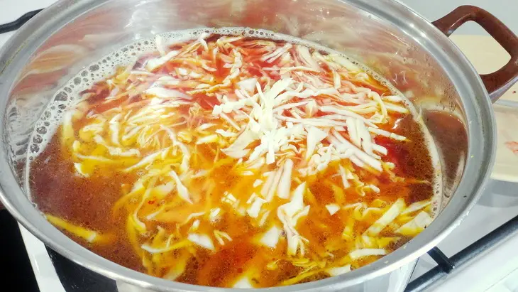 Ароматный борщ со свежей капустой и персидской чечевицей: шаг 4