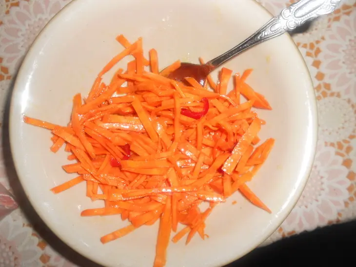 Острый салат из чечевицы и моркови: шаг 3