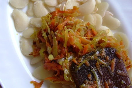 Салат с селедкой и фасолью под икорным соусом: шаг 4