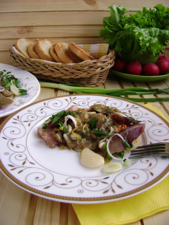 Салат с селедкой и фасолью под икорным соусом: шаг 8