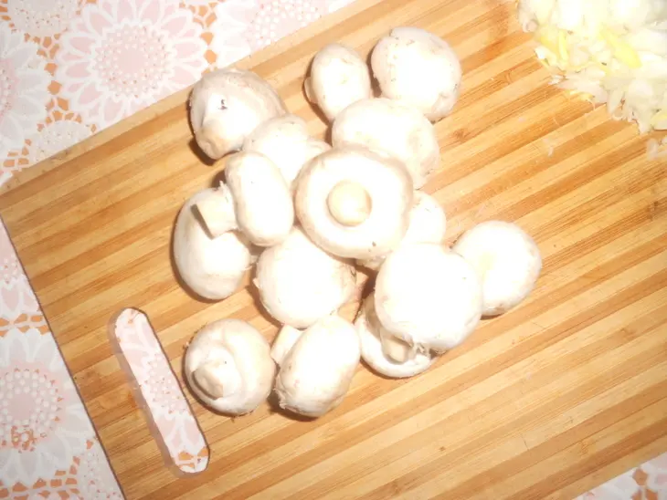 Грибной суп с сыром: шаг 2