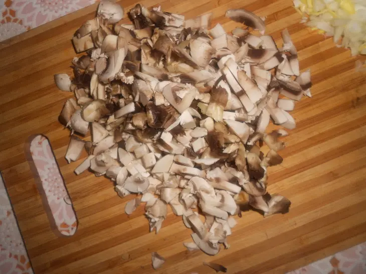 Грибной суп с сыром: шаг 3