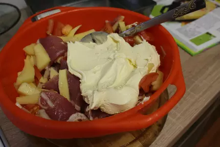 Свинина, запеченная с картофелем и сыром: шаг 4