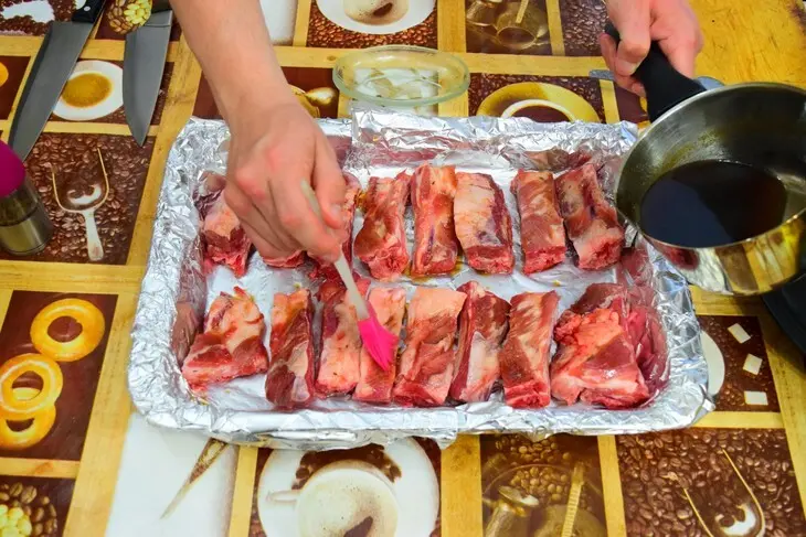 Ребрышки в духовке, проще не бывает: шаг 7