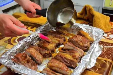 Ребрышки в духовке, проще не бывает: шаг 8