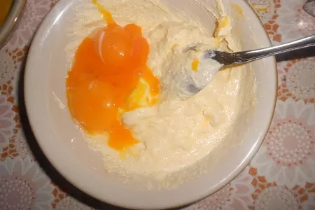 Кекс с шоколадными конфетами: шаг 2