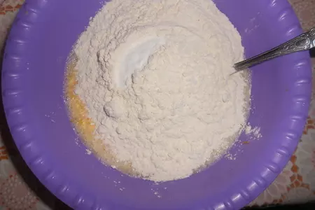 Кекс с шоколадными конфетами: шаг 5