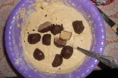 Кекс с шоколадными конфетами: шаг 6