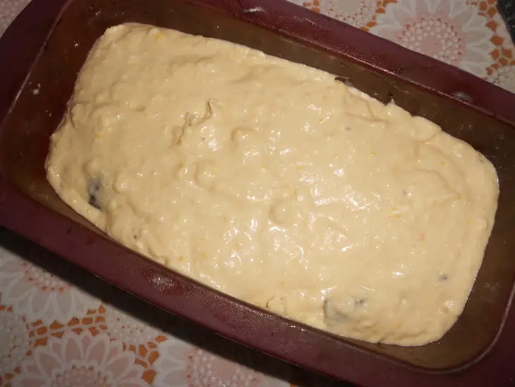 Кекс с шоколадными конфетами: шаг 7