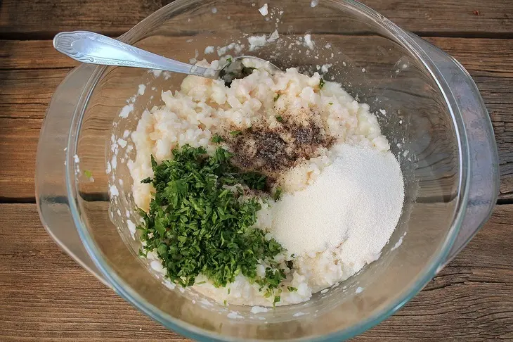 Постные котлеты с кальмарами и манкой: шаг 2