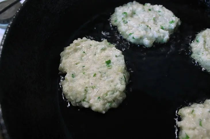Постные котлеты с кальмарами и манкой: шаг 3