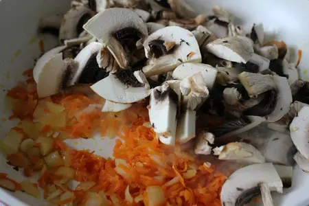 Грибной суп с пшеном и снытью: шаг 3