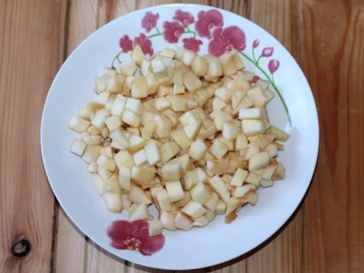 Булочки с мармеладом и яблоками: шаг 6
