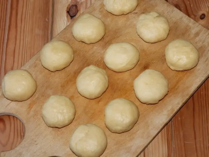 Булочки с мармеладом и яблоками: шаг 7