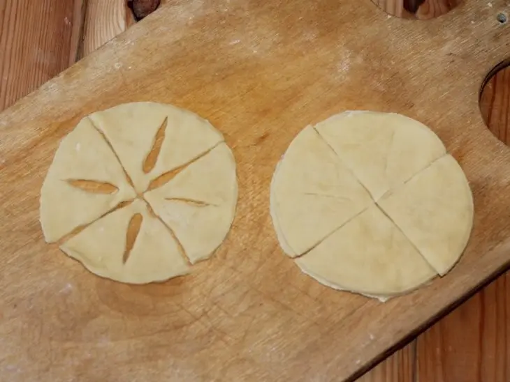 Булочки с мармеладом и яблоками: шаг 13