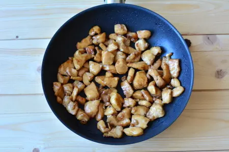 Теплый салат с куриным филе и грушей: шаг 7