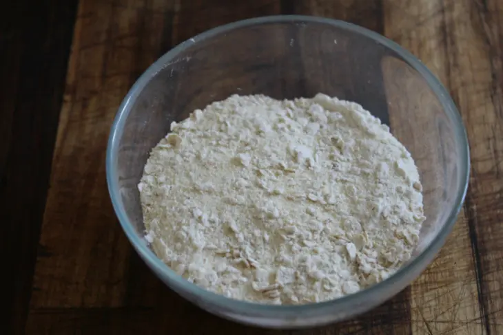 Насыпной пирог с яблоком и грушами: шаг 2