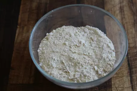 Насыпной пирог с яблоком и грушами: шаг 2