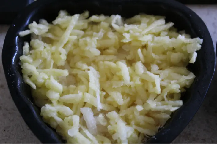 Насыпной пирог с яблоком и грушами: шаг 4