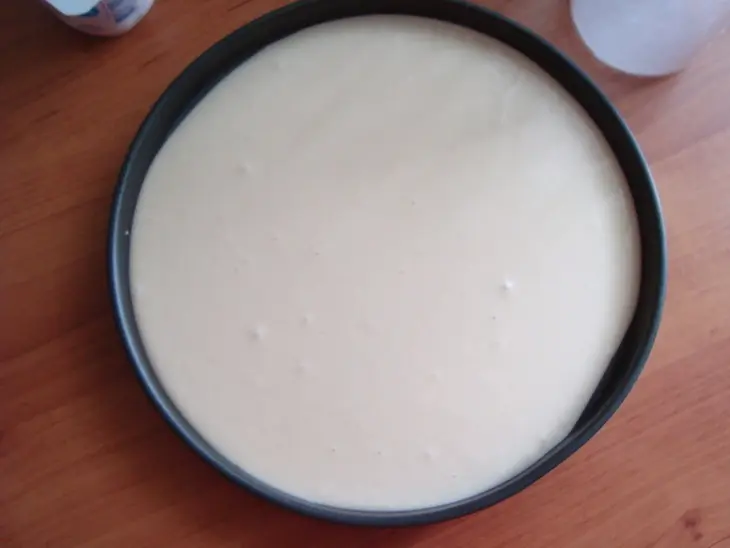 Быстрый рулет с малиной и творогом: шаг 4