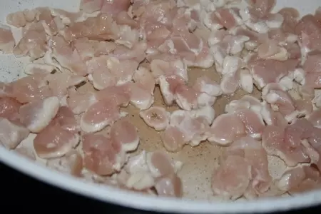 Жюльен с курицей и грибами от оскара кучеры: шаг 1