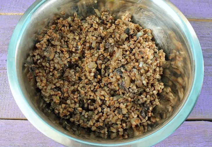 Постные шаньги с гречкой и грибами: шаг 5