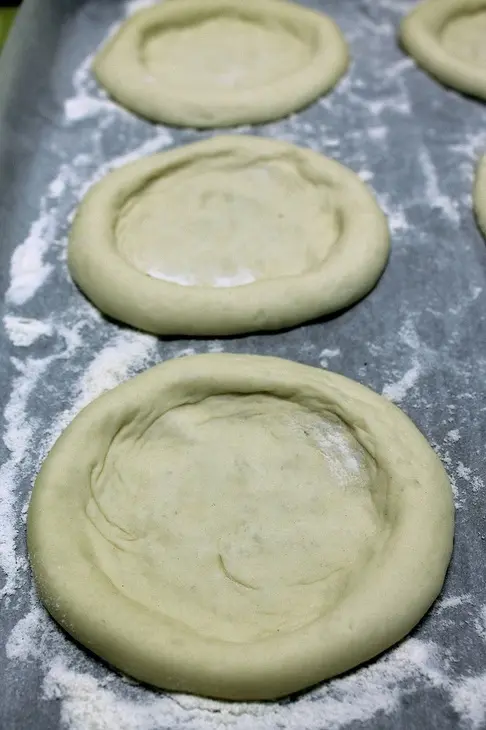 Постные шаньги с гречкой и грибами: шаг 8