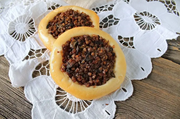 Постные шаньги с гречкой и грибами: шаг 10