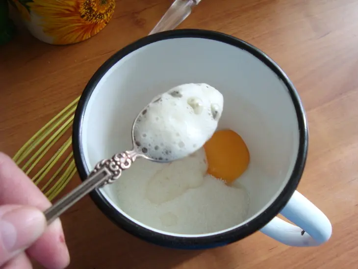 Корзиночки песочные со смородиной и вишней: шаг 1
