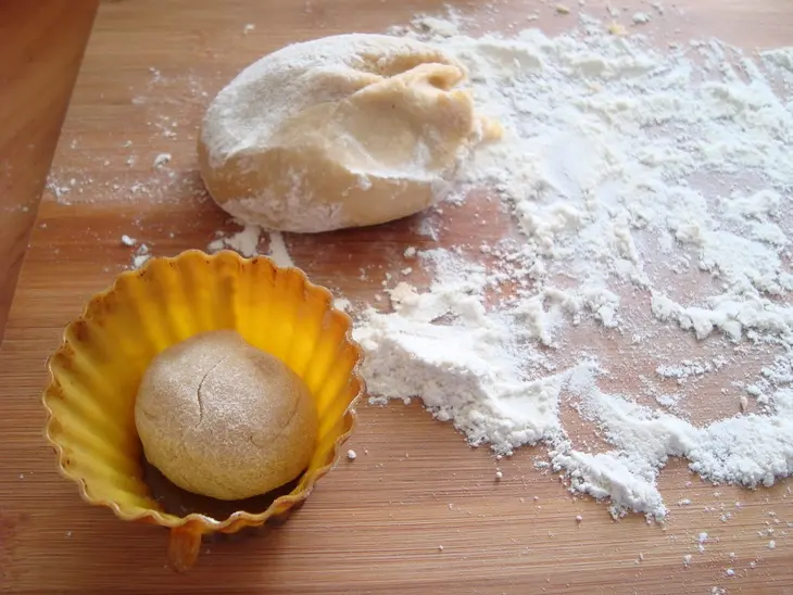 Корзиночки песочные со смородиной и вишней: шаг 6