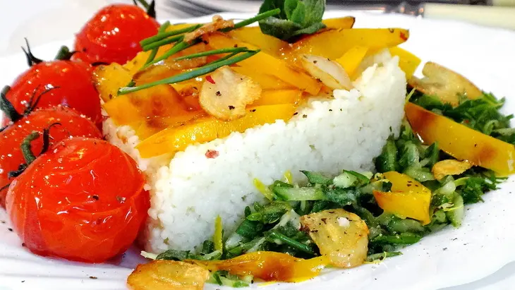 Кускус с жареными овощами и огуречно-мятным соусом: шаг 9