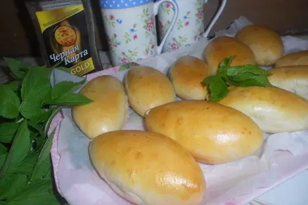 Пирожки со снытью и яйцом: шаг 9