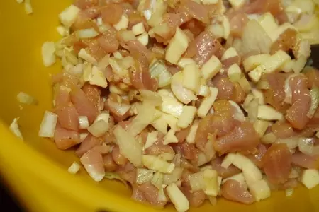 Треугольники со свининой-карри и сыром сулугуни: шаг 3