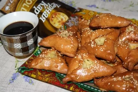Треугольники со свининой-карри и сыром сулугуни: шаг 7