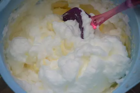 Бисквитный яблочный рулет: шаг 4