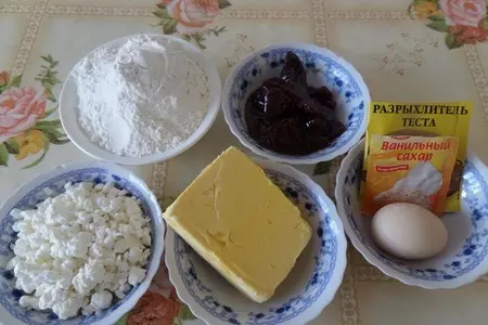 Творожные сочни с вареньем из груш: шаг 1
