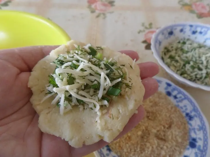Картофельные палочки с сыром и зеленью: шаг 6
