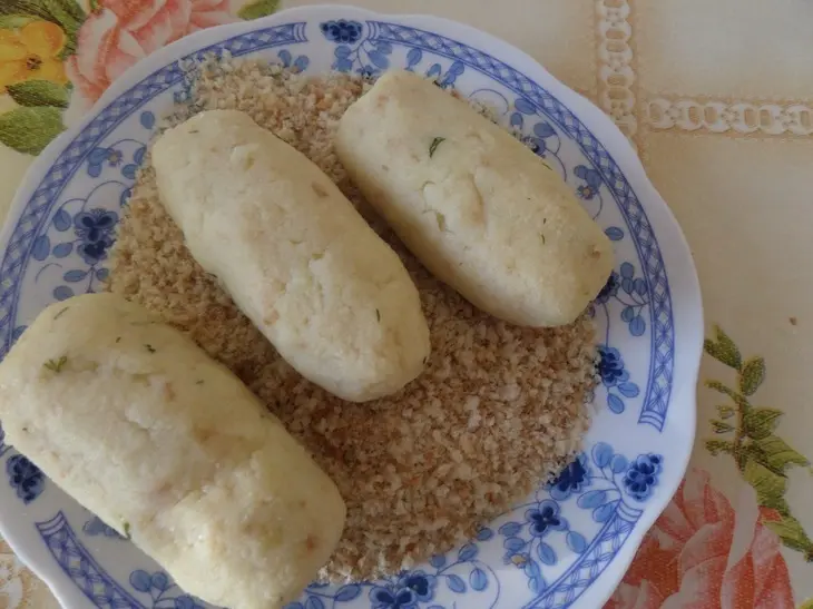 Картофельные палочки с сыром и зеленью: шаг 7